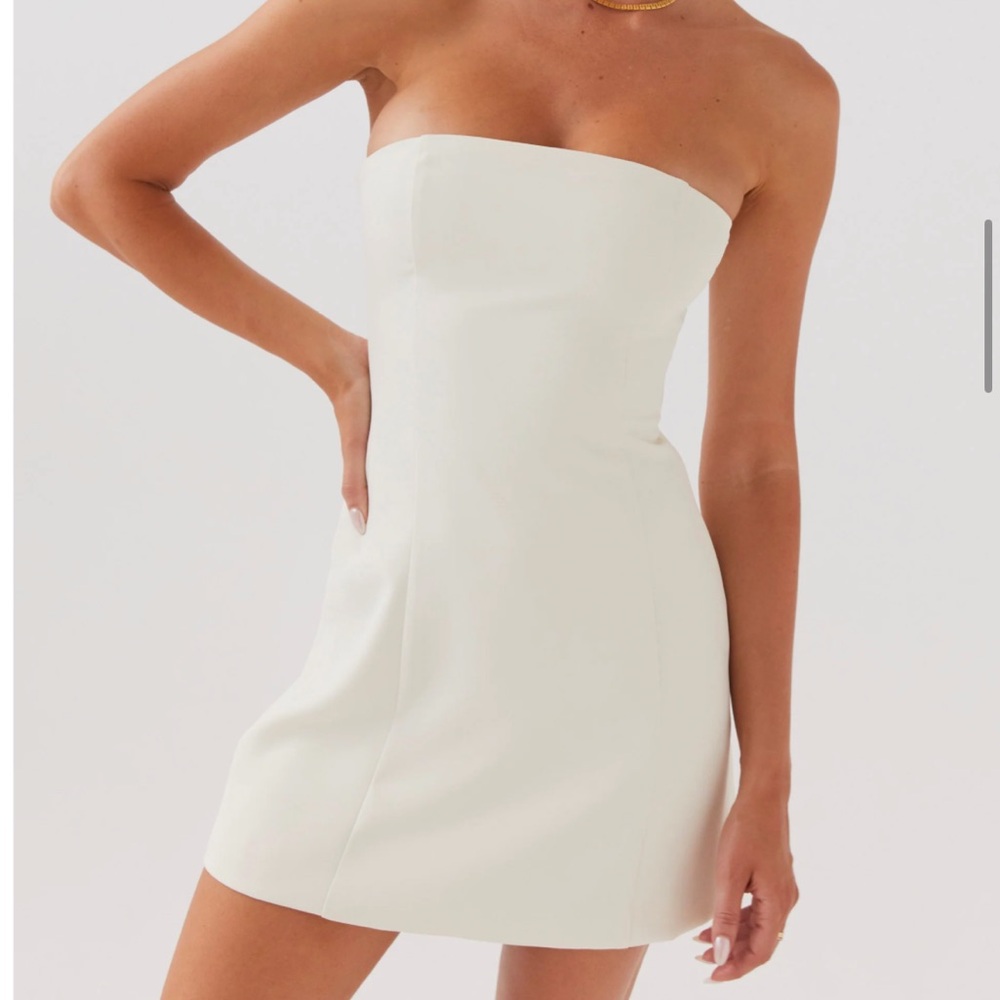 Elegant White Strapless Dress